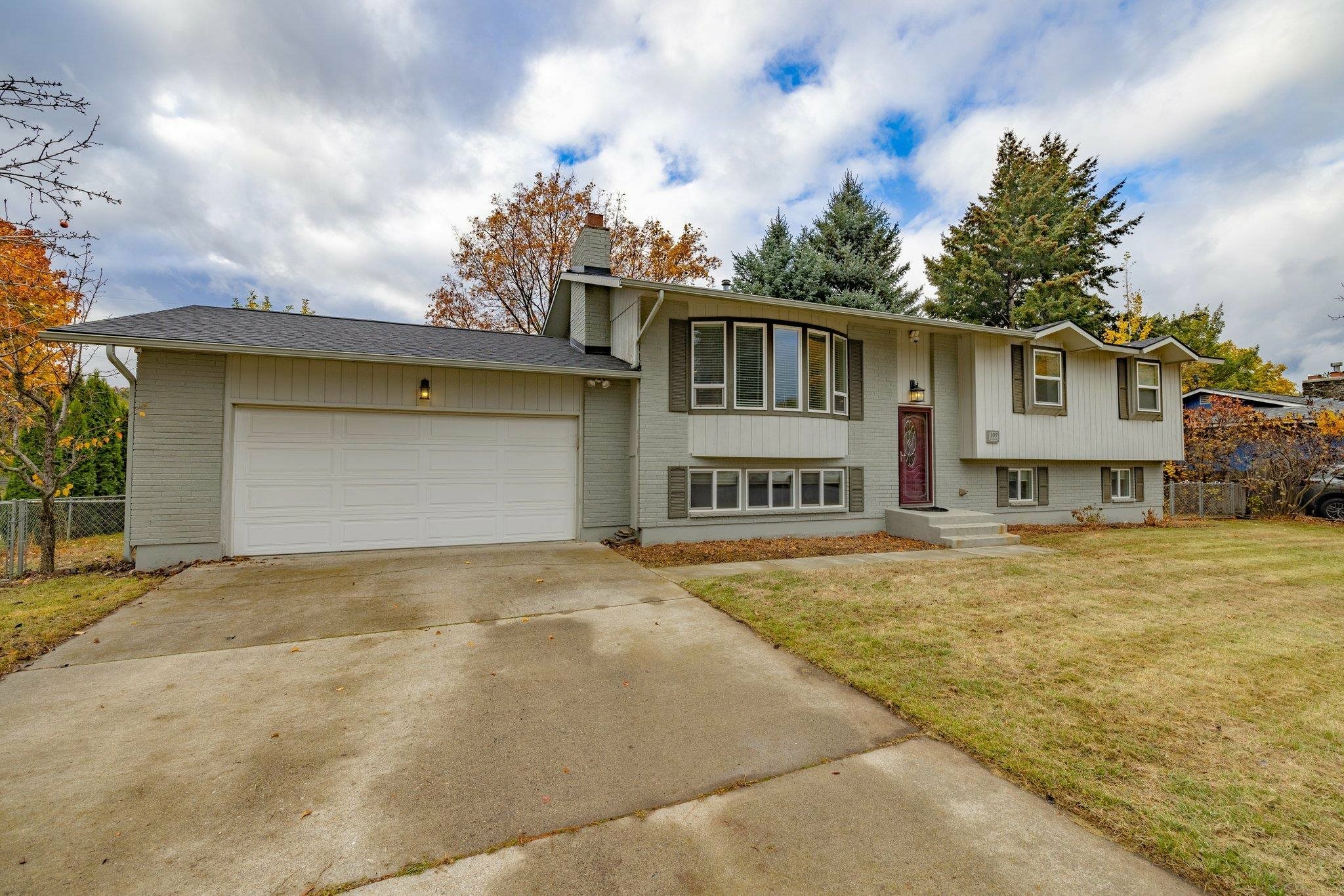 Property Photo:  109 N Mitchell Dr  WA 99019 