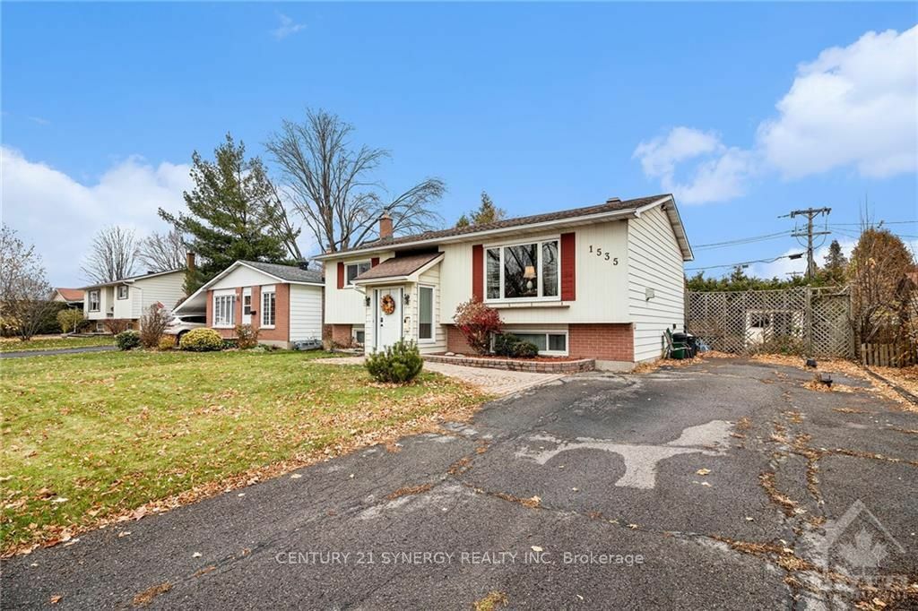 Property Photo:  1535 Beaconfield St  ON K1E 1R3 