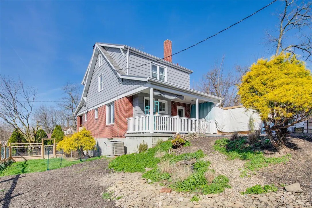 Property Photo: 1301 Kenberma Ave PA 15216