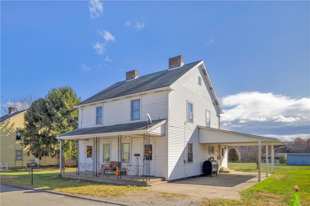 Property Photo:  64 Hickory Rd  PA 15401 