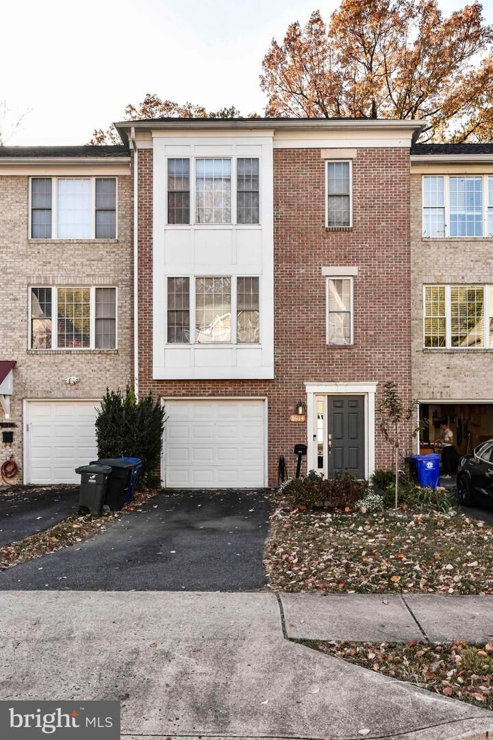 Property Photo:  1614 S Taylor Street  VA 22204 
