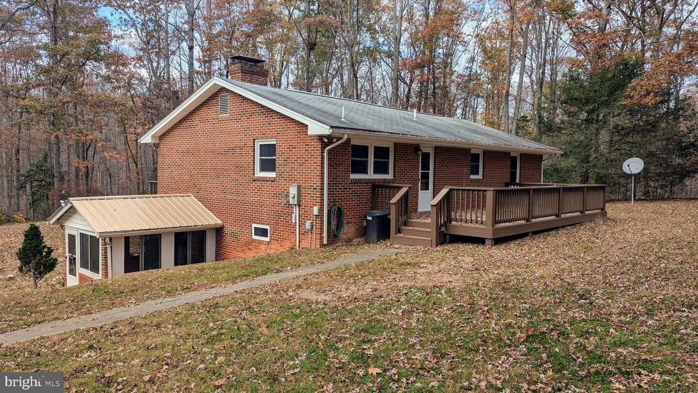 Property Photo: 25212 Independence Road VA 22567