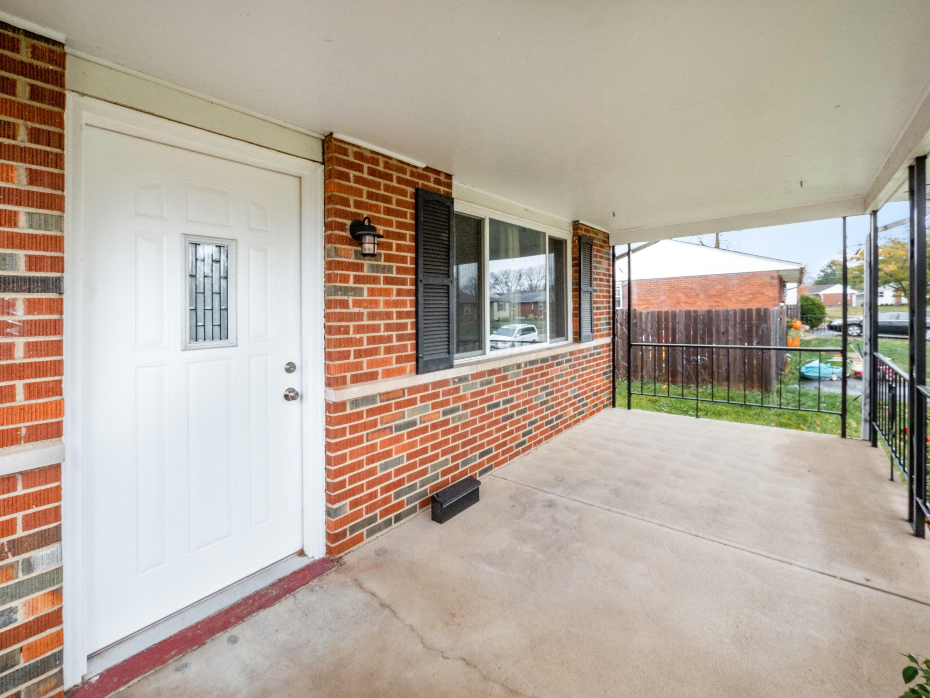 Property Photo:  622 Brookdale Drive  OH 43162 