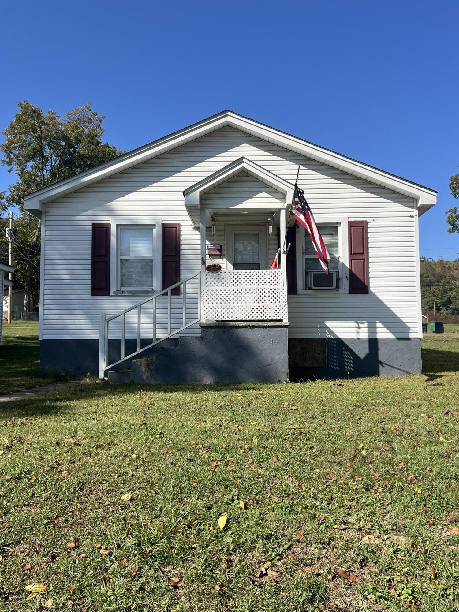 Property Photo:  304 Walnut Avenue  TN 37380 