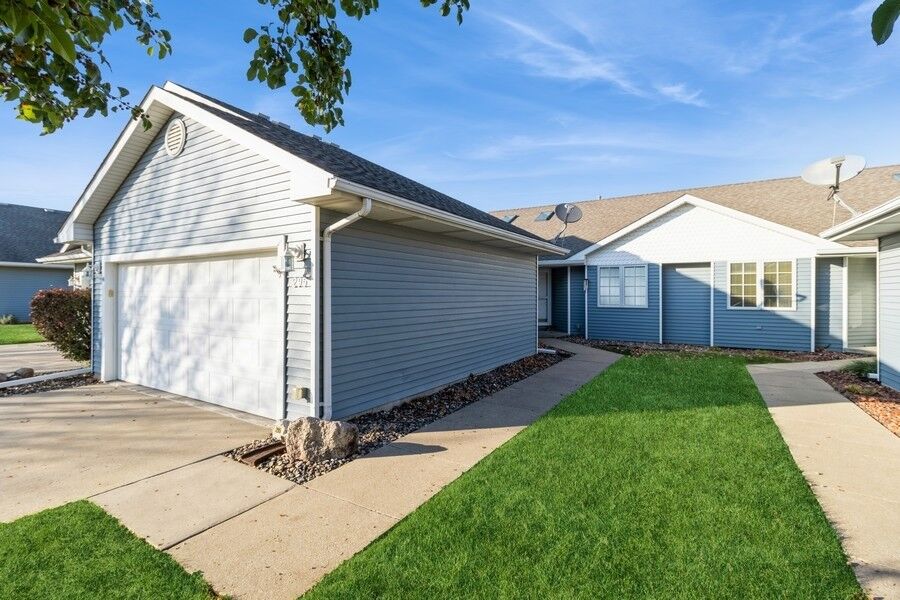 Property Photo:  295 Laurel Street  IA 50263 