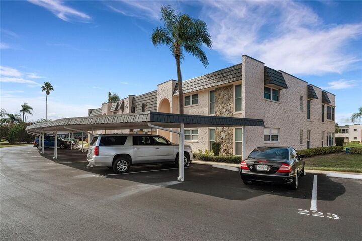 Property Photo:  222 Fernwood Circle 222  FL 33777 