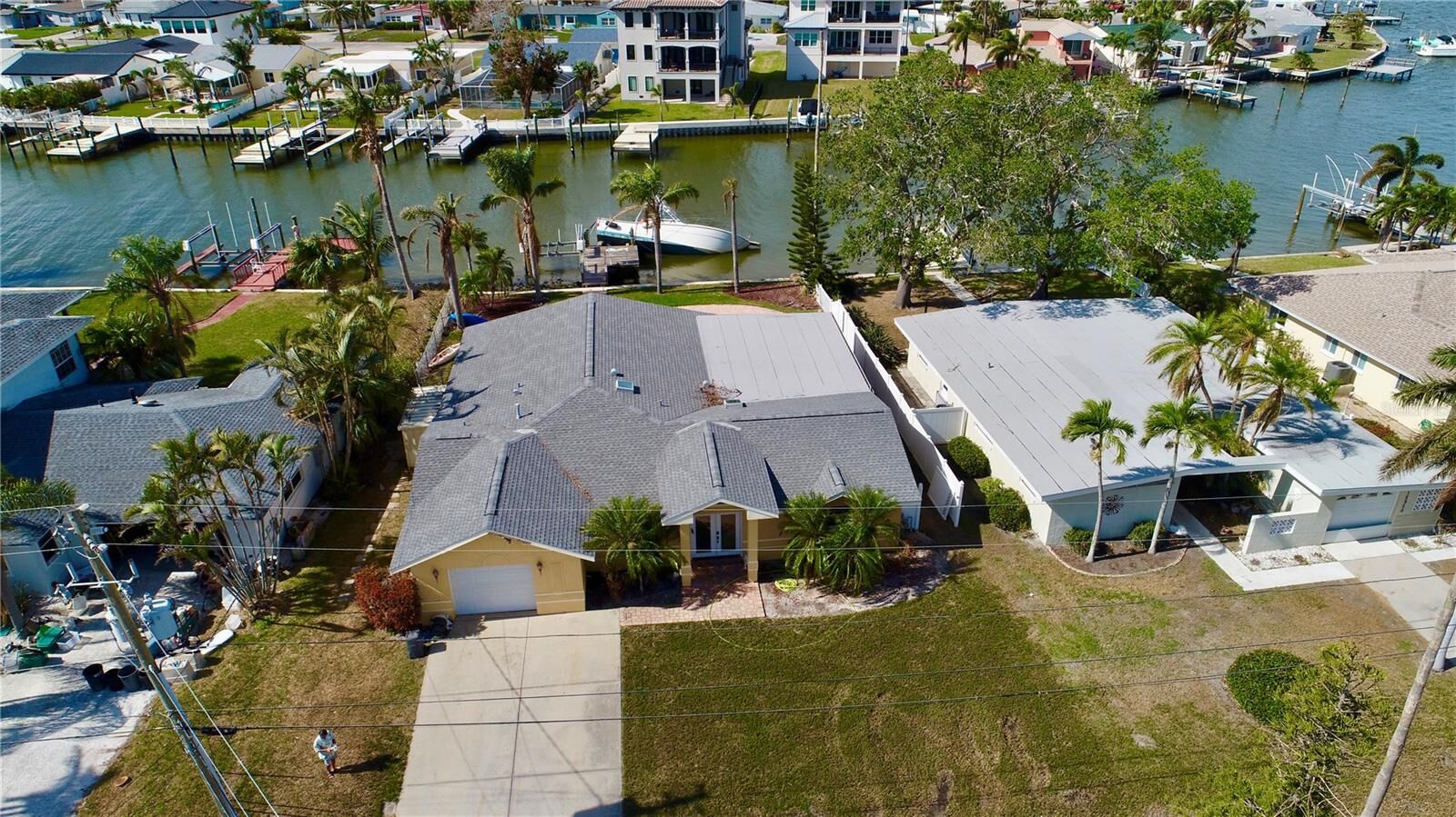 Property Photo:  15918 Redington Drive  FL 33708