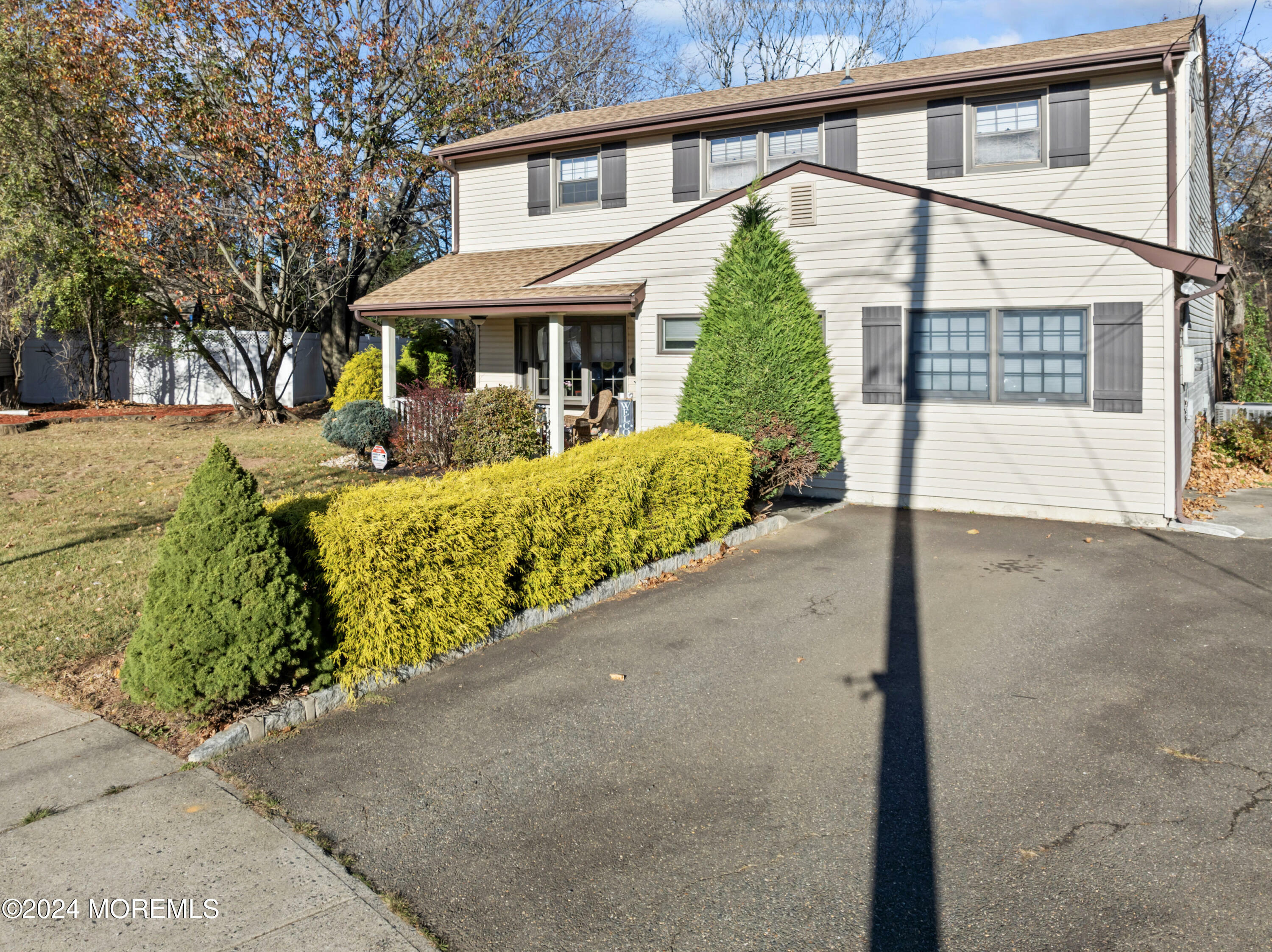 Property Photo:  6 Thomas Court  NJ 08857 