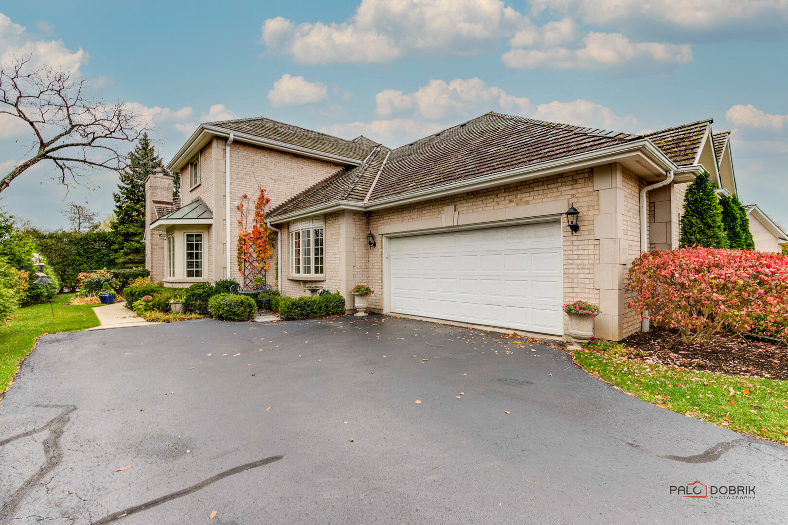 Property Photo:  1110 Pine Oaks Circle  IL 60045 