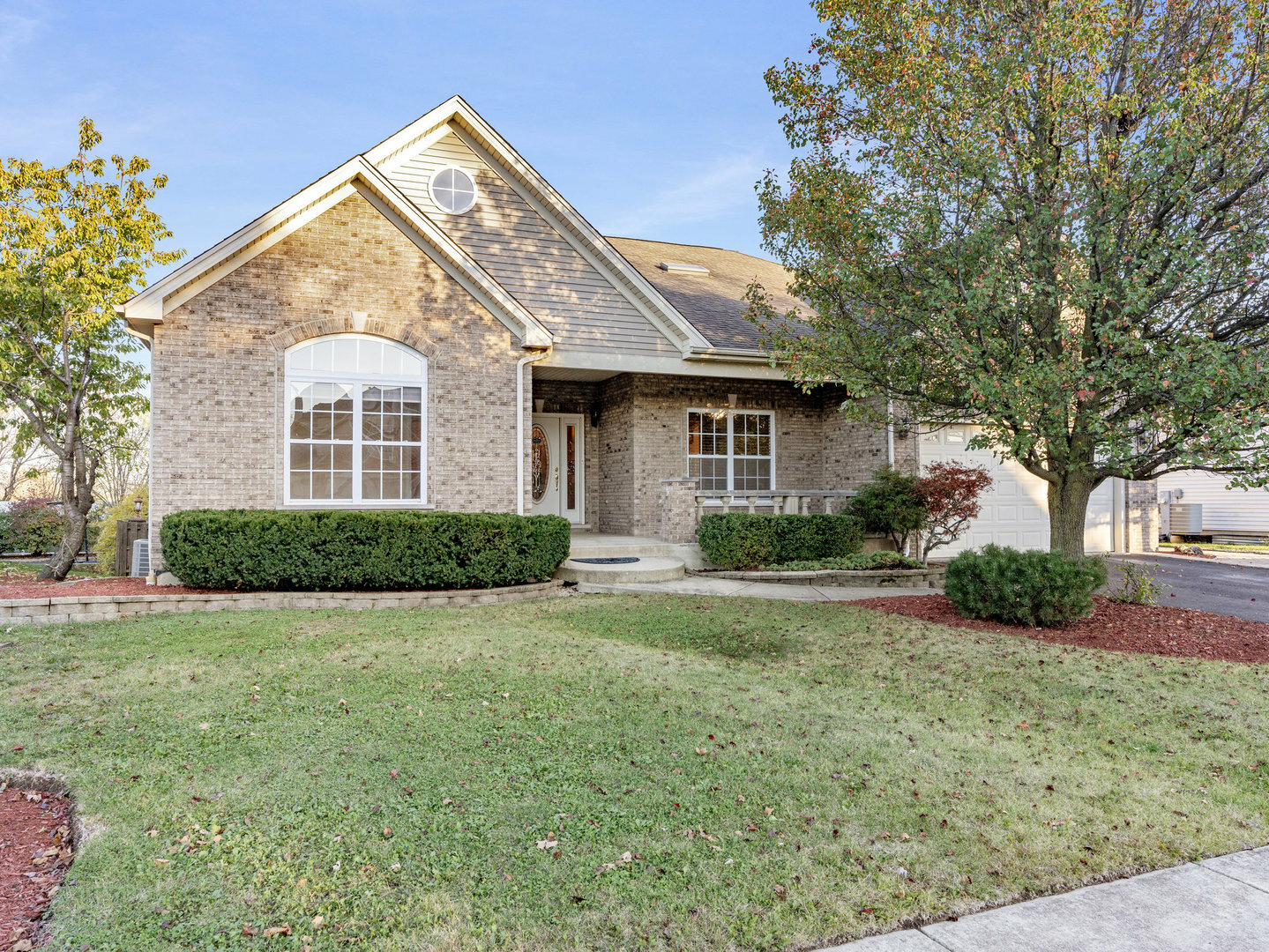 Property Photo:  1708 Brighton Lane  IL 60586 