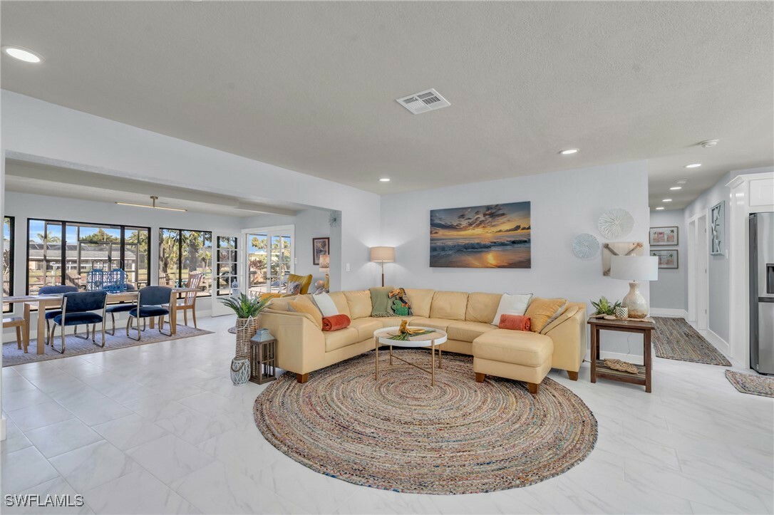 Property Photo: 1443 Windsor Court FL 33904