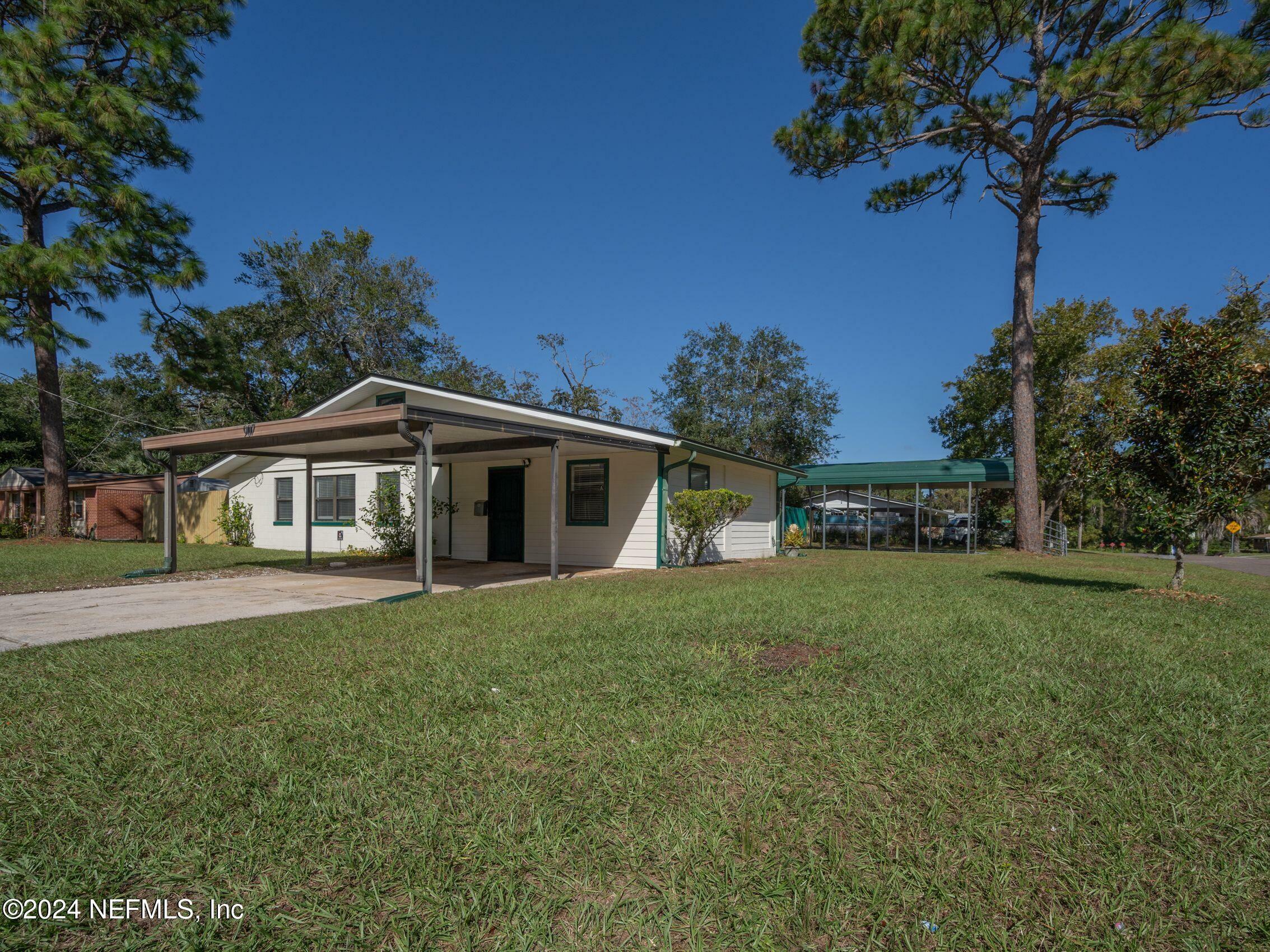 Property Photo:  907 N Tarin Drive  FL 32218 