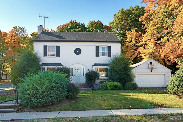 Property Photo:  22 Fairway Avenue  NJ 07052 