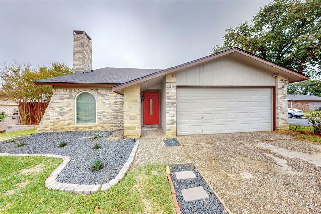 Property Photo:  2141 Loma Verde Drive  TX 76021 