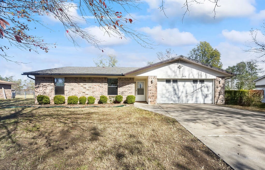 Property Photo:  2415 W Meadow Drive  AR 72756 