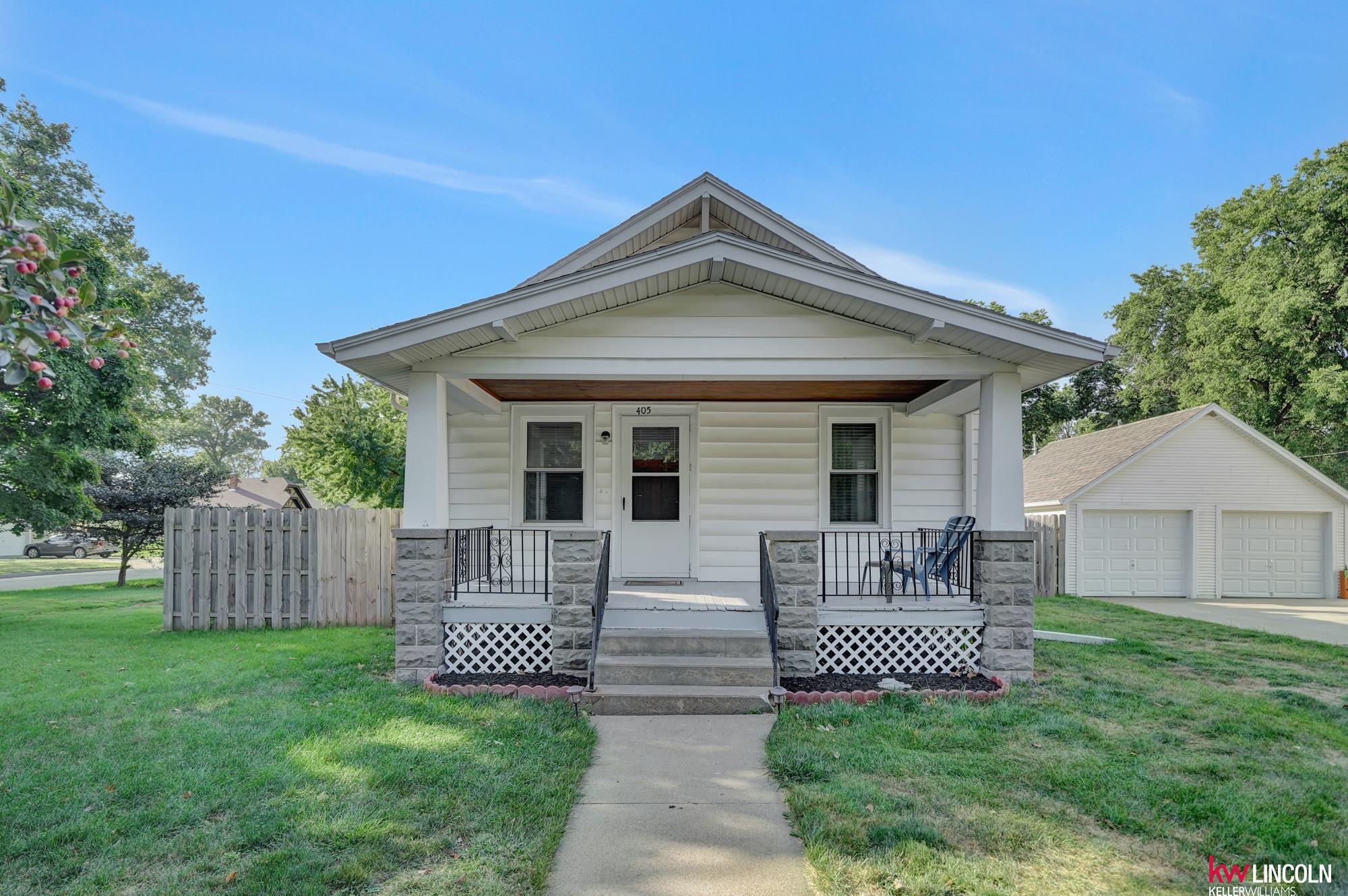 Property Photo: 405 W 19 Street NE 68025