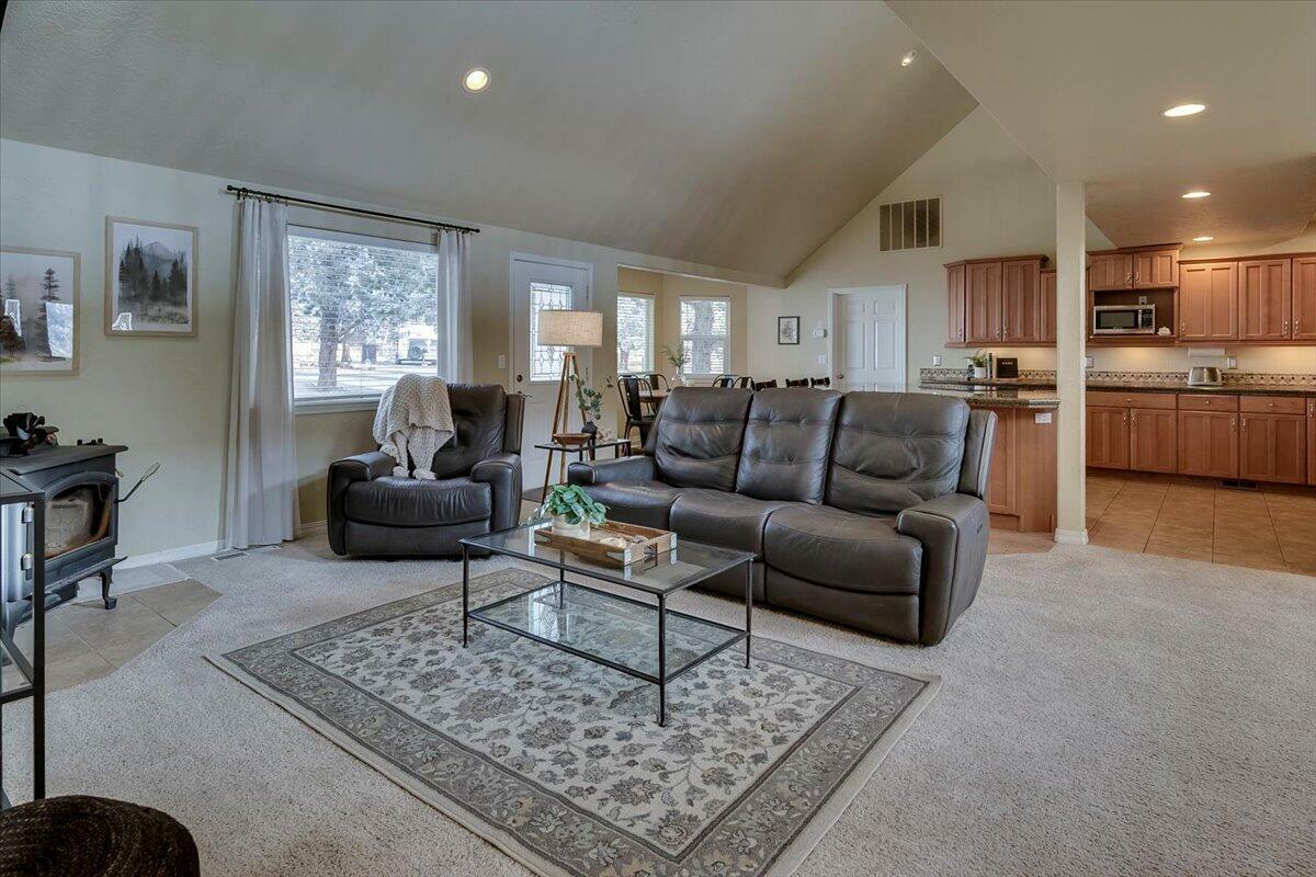 Property Photo: 6187 SW Jaguar Avenue OR 97756