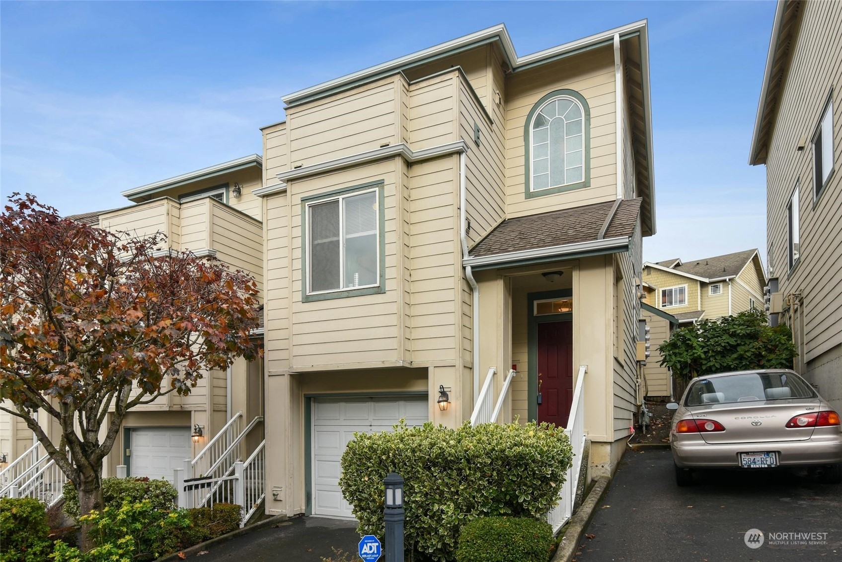 Property Photo:  821 Sunset Boulevard NE E4  WA 98056 