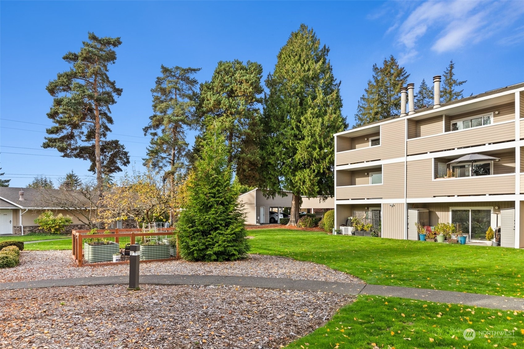 Property Photo: 12423 NE 131st Court E301 WA 98034