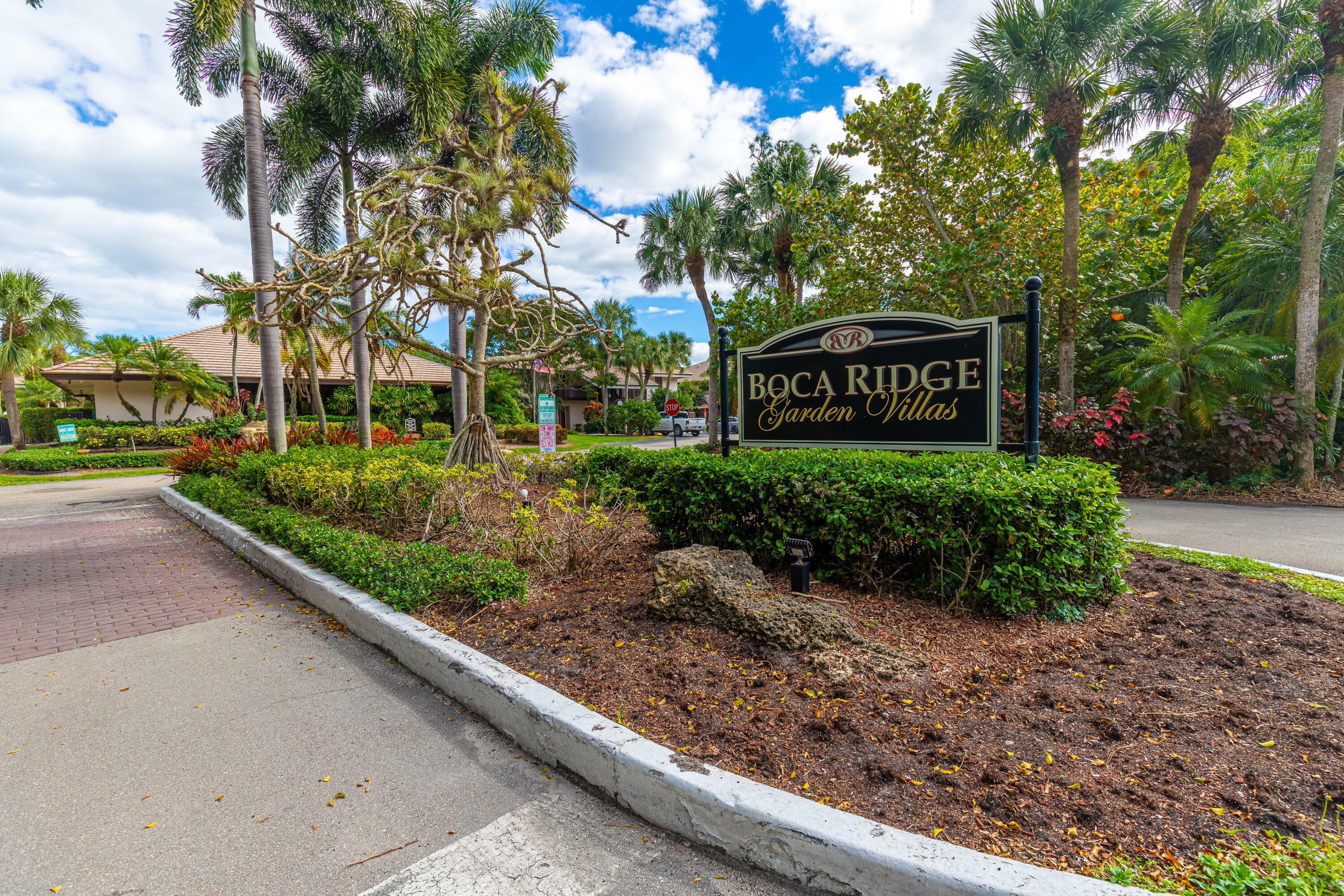 Property Photo: 9352 Sabal Ridge Circle B FL 33428