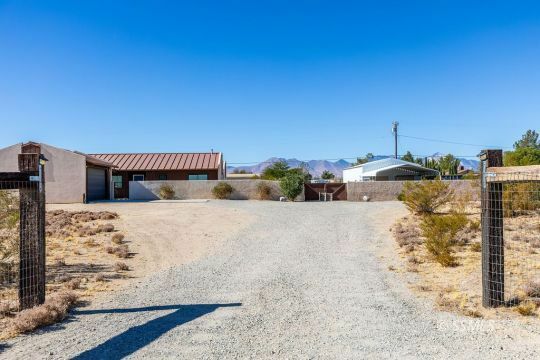 Property Photo:  1325 Dunes St  CA 93555 