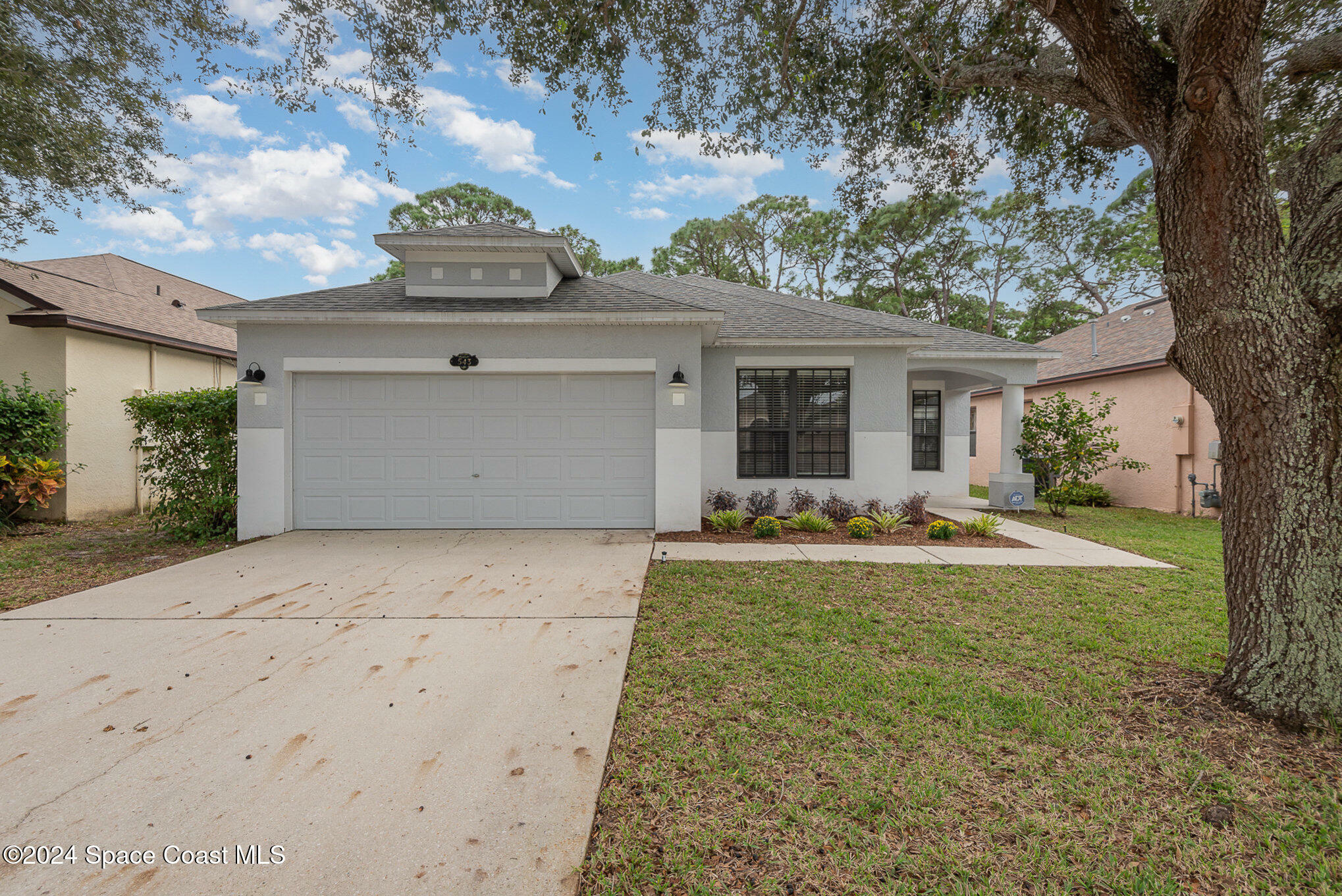 Property Photo:  543 Marian Court  FL 32780 