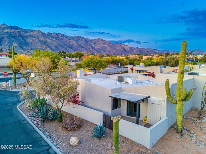Property Photo:  5578 N La Casita Drive  AZ 85718 