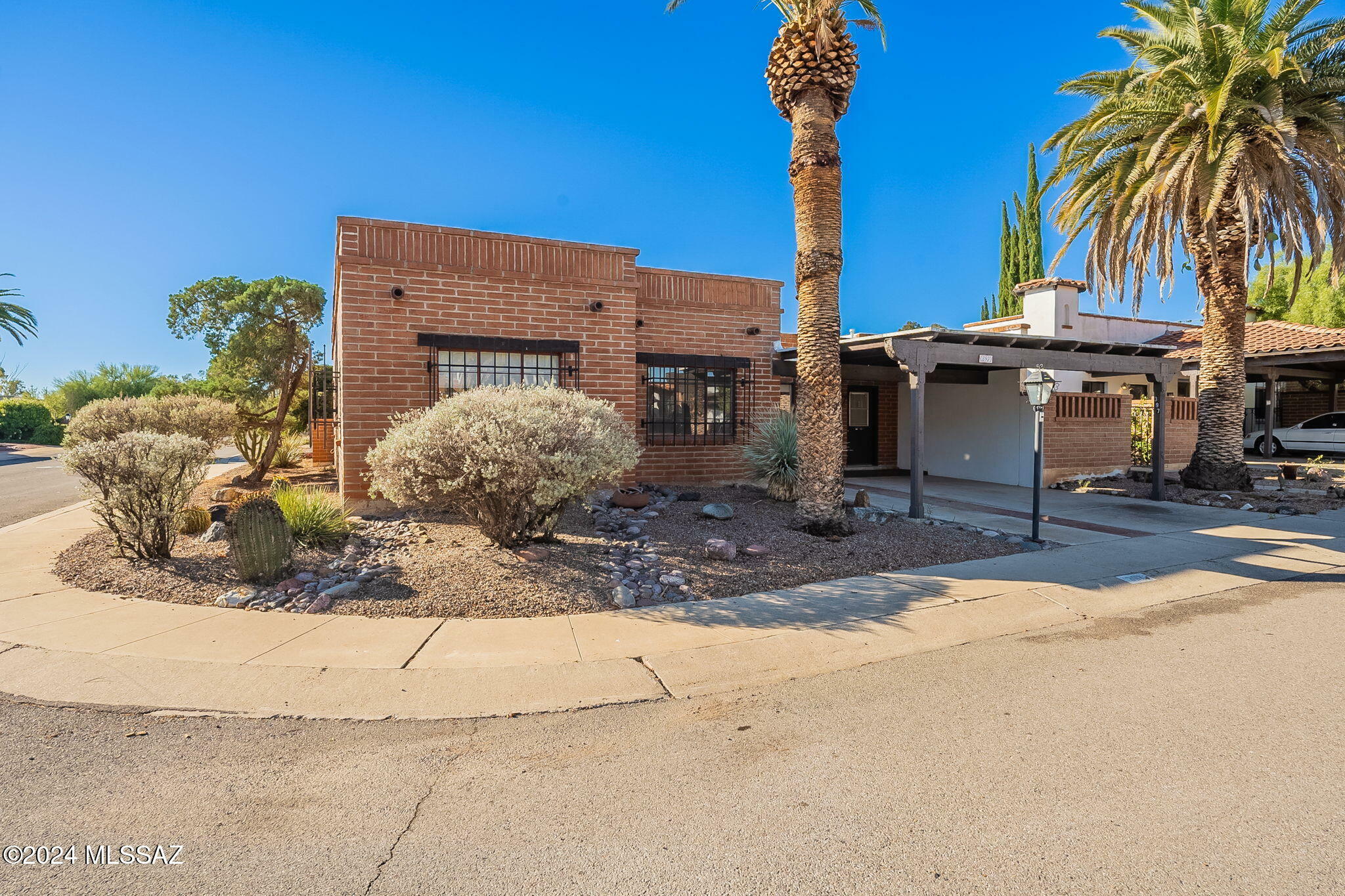 Property Photo:  397 W Paseo Solana  AZ 85614 