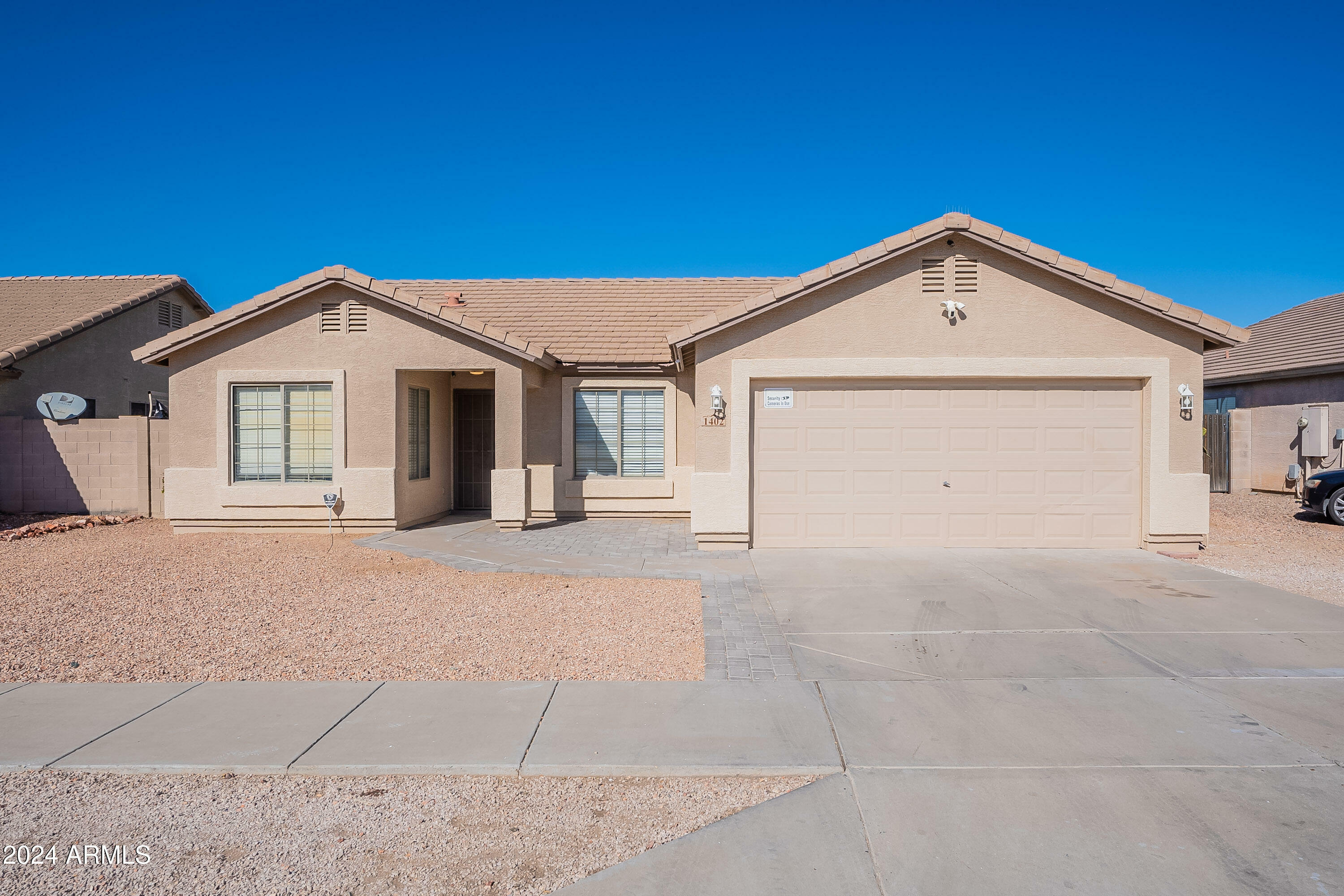 Property Photo:  1402 W Darrel Road  AZ 85041 