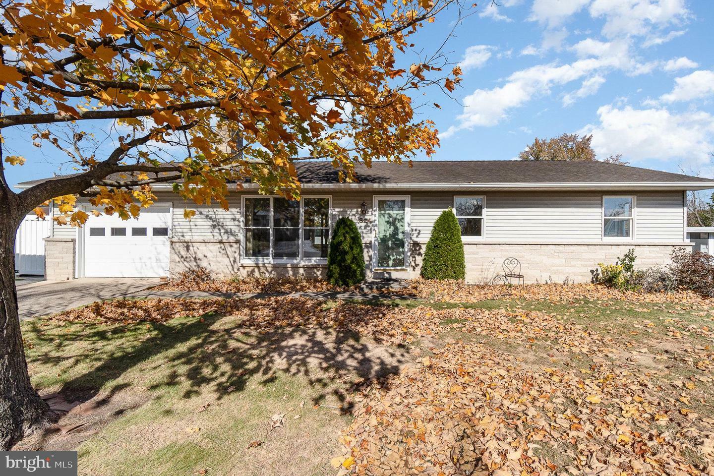 Property Photo:  824 Herman Drive  PA 17055 