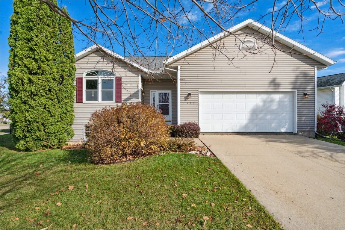 Property Photo: 1136 Ashford Dr NE IA 52402