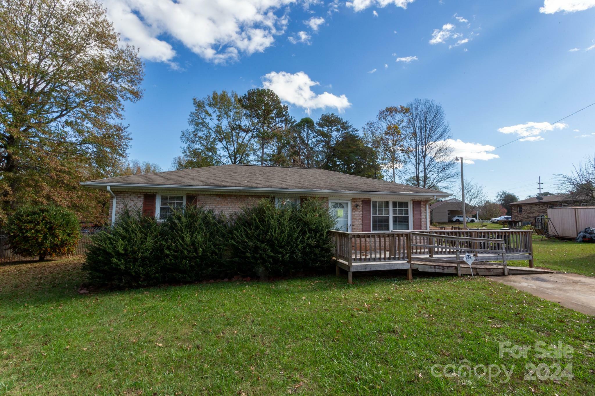 Property Photo:  128 Ridgeway Court  NC 28043 