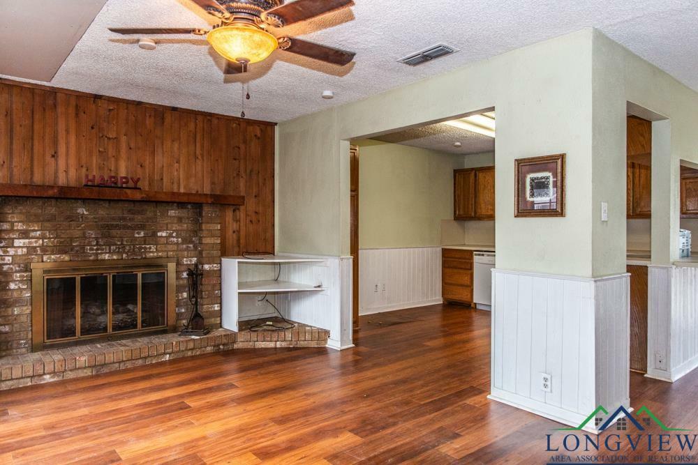 Property Photo:  501 Hickory  TX 75670 