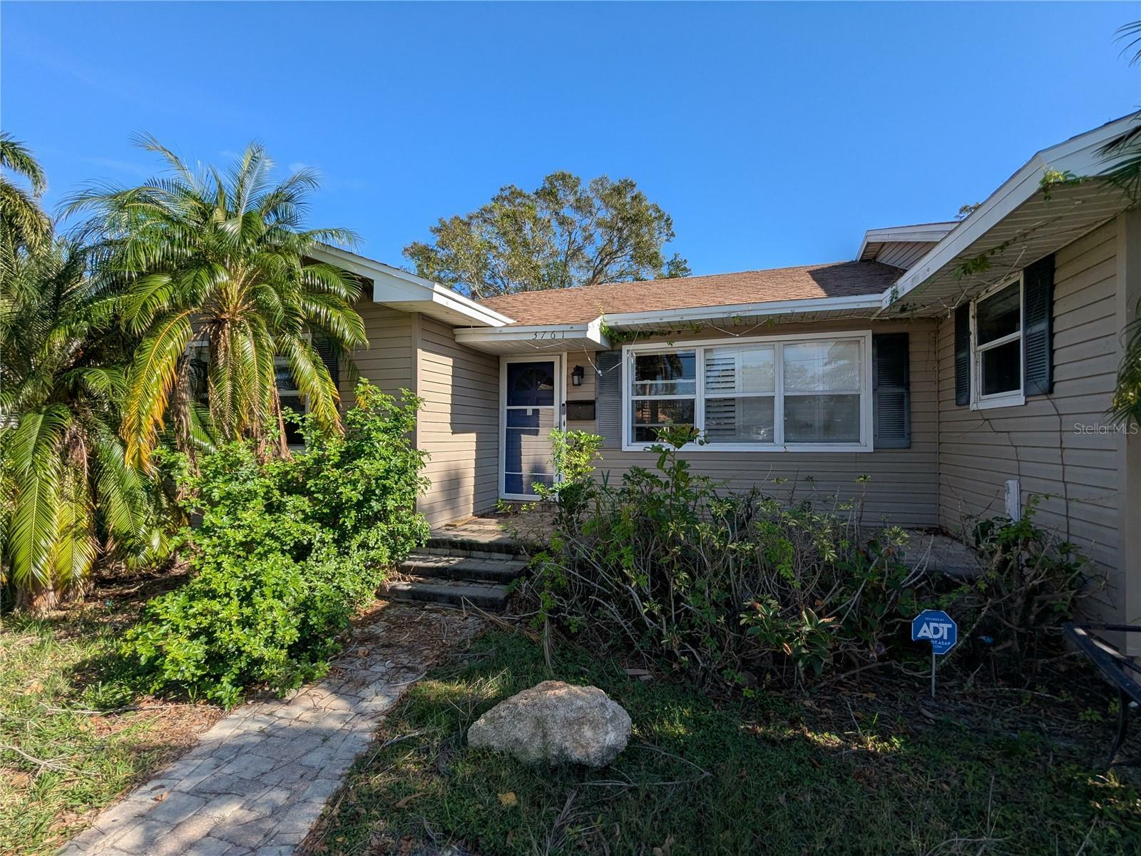 3761 Overlook Dr NE  Saint Petersburg FL 33703 photo