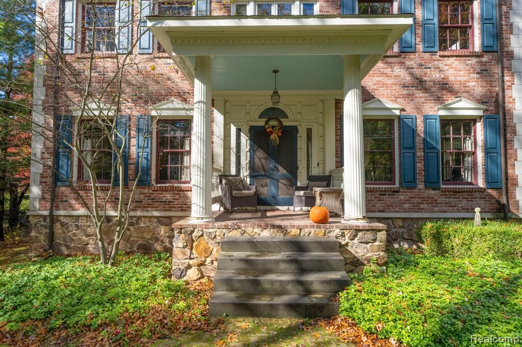 Property Photo:  6230 Winkler Mill Road  MI 48306 3559 
