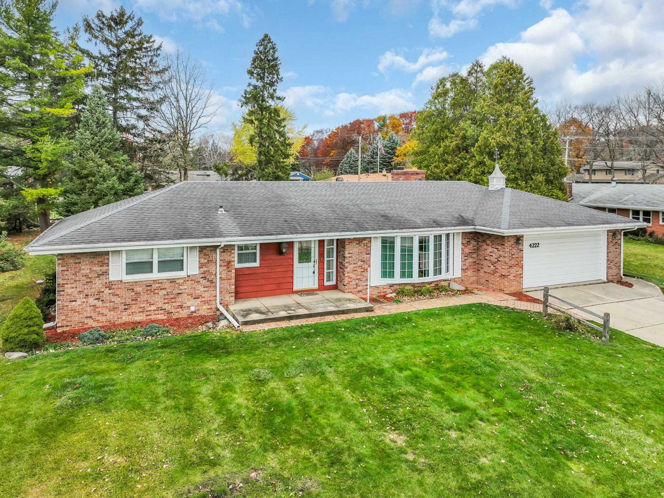 Property Photo:  4222 Danbury Ln  WI 53403 