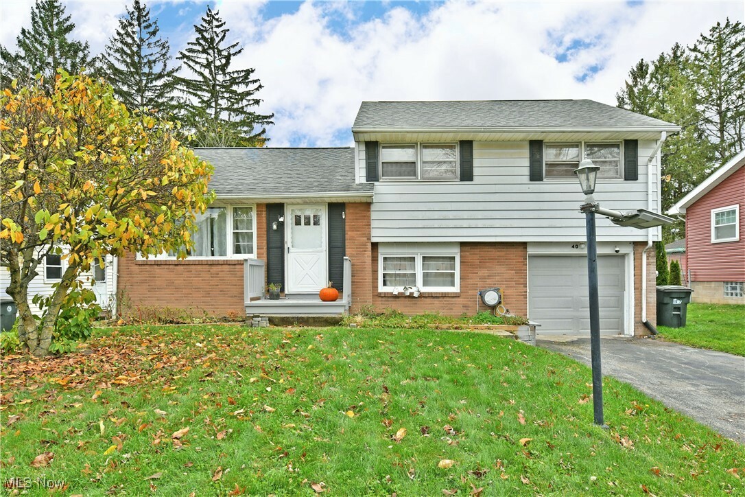 Property Photo:  4014 Adrian Drive SE  OH 44484 