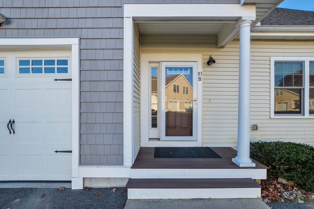 Property Photo:  637 Gifford Street 10B  MA 02540 