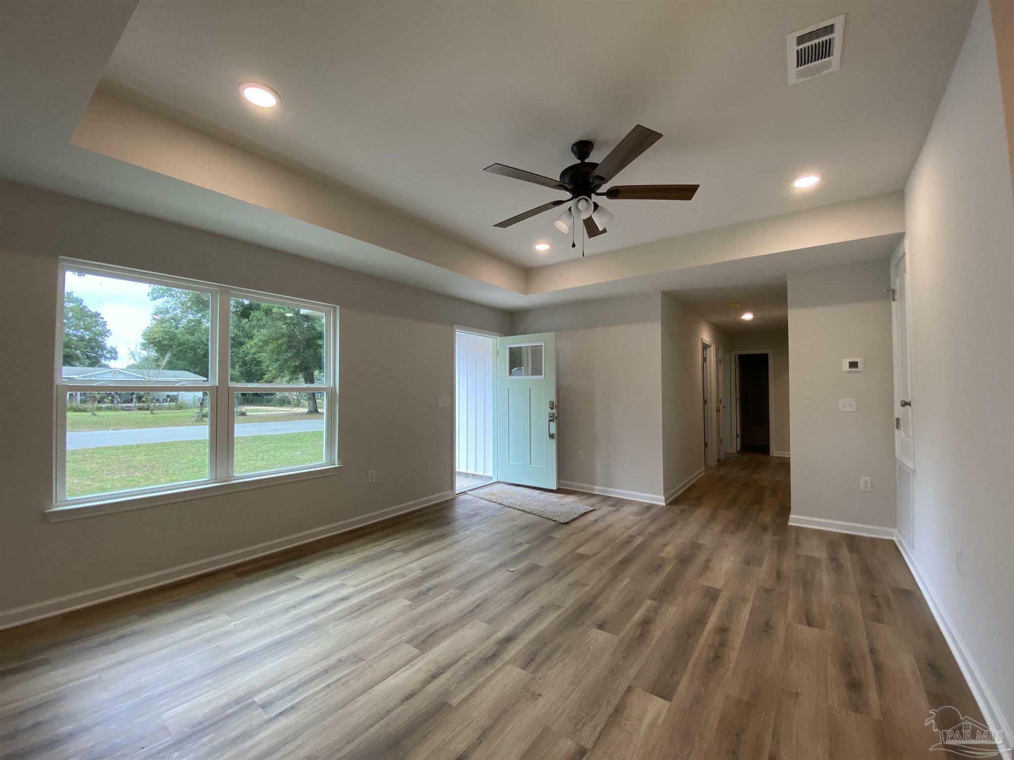 Property Photo:  5615 Kingery Rd  FL 32583 