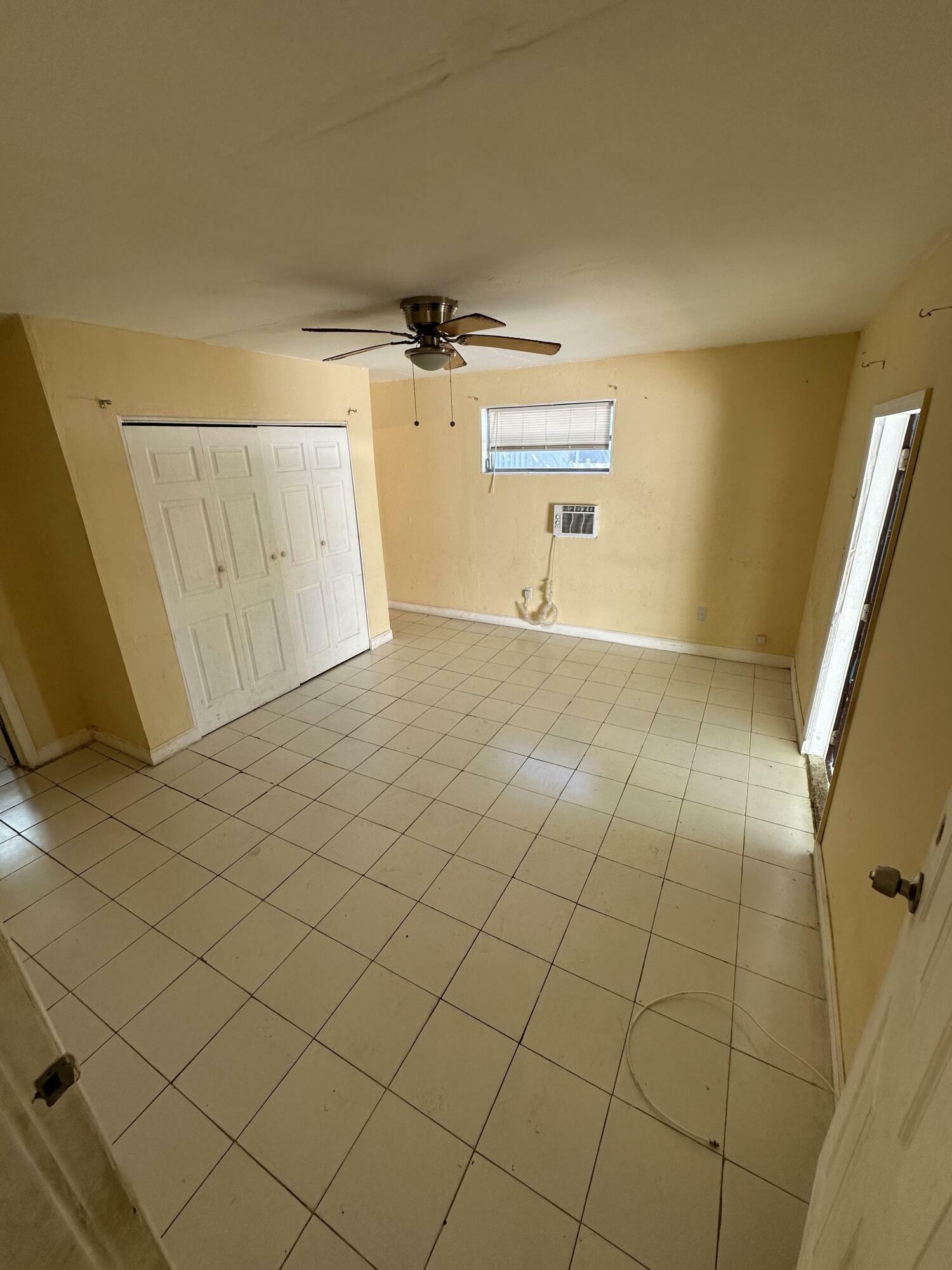 Property Photo:  15590 NE 10th Avenue E 2  FL 33162 