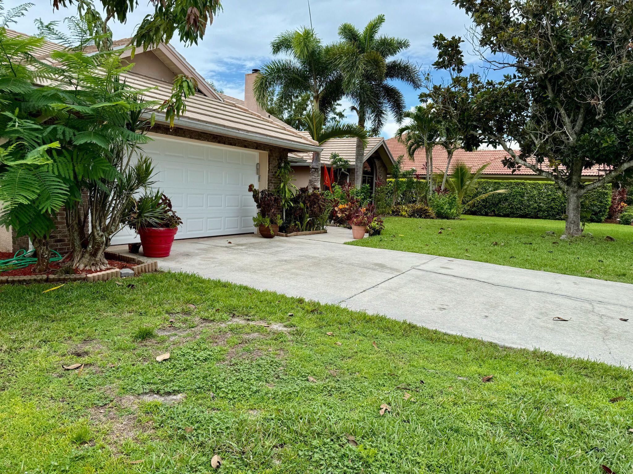 Property Photo: 1138 SW Greenbriar Cove FL 34986