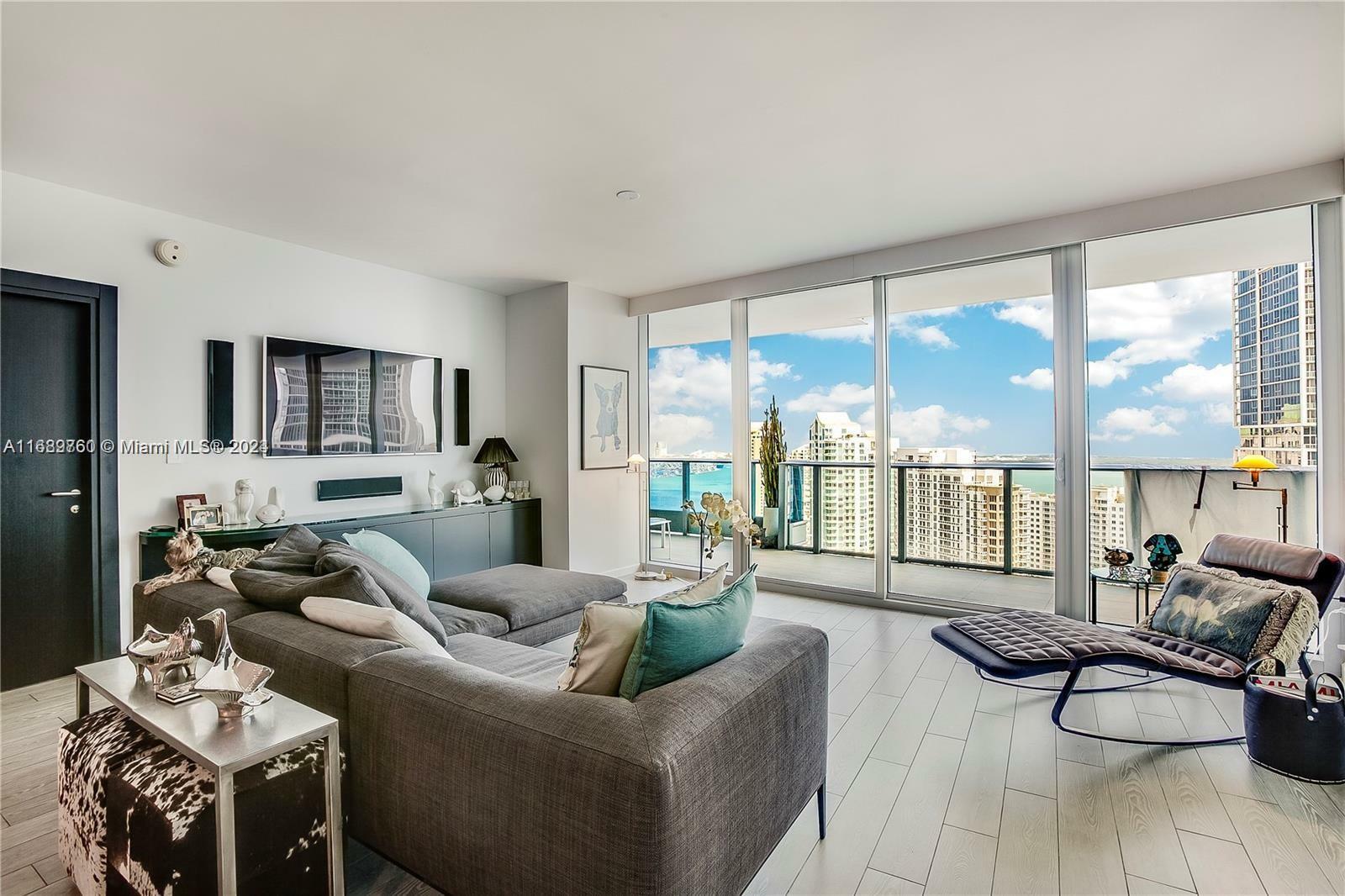 Property Photo:  200 Biscayne Boulevard Way 4307  FL 33131 