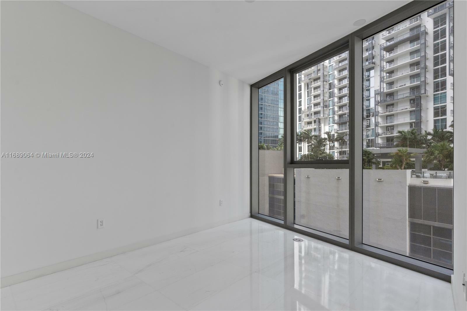 Property Photo:  300 Biscayne Blvd Way 1106  FL 33131 