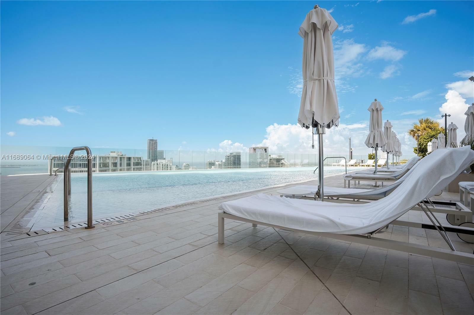 Property Photo:  300 Biscayne Blvd Way 1106  FL 33131 