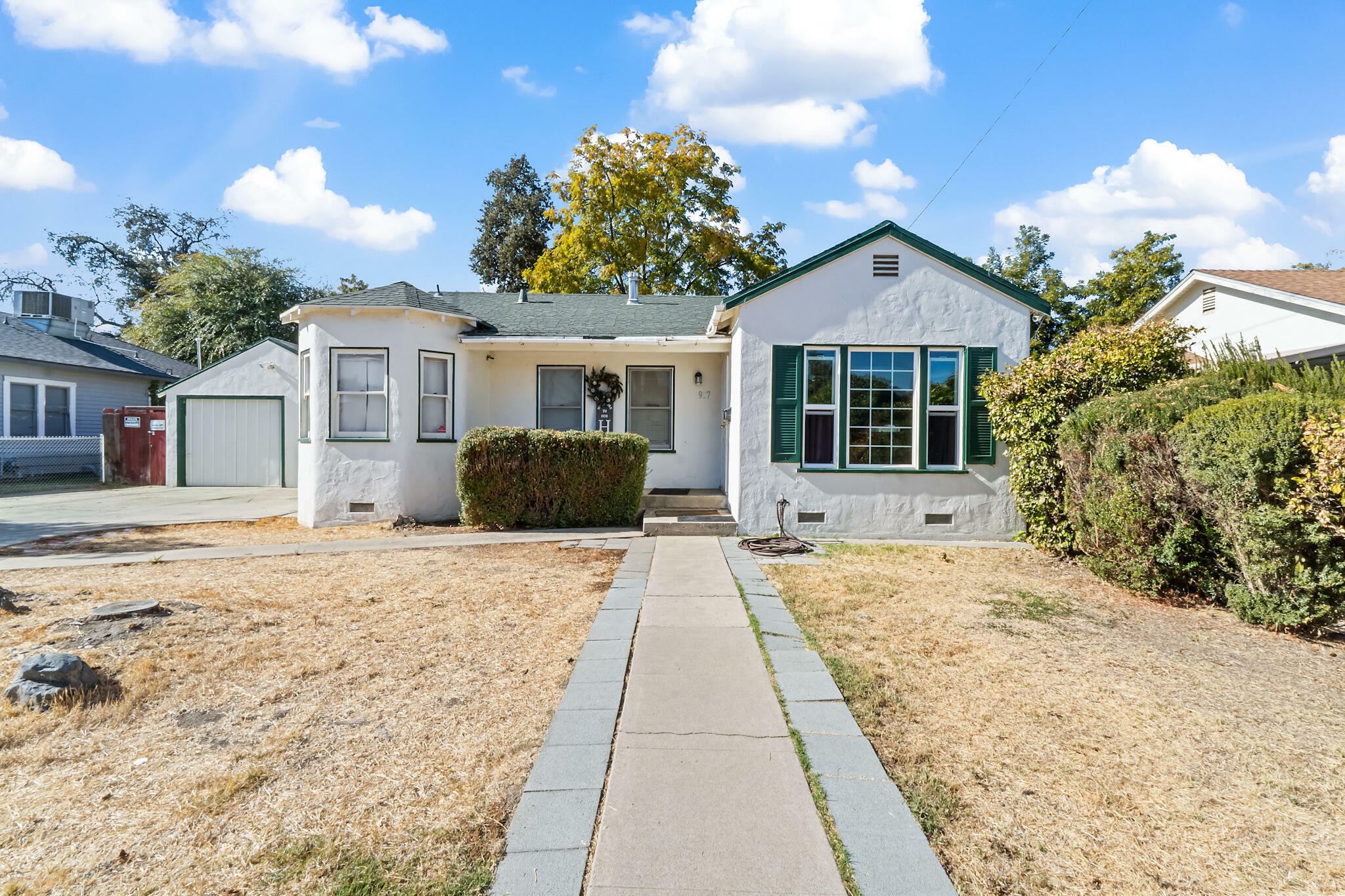 Property Photo:  937 N Conyer Street  CA 93291 