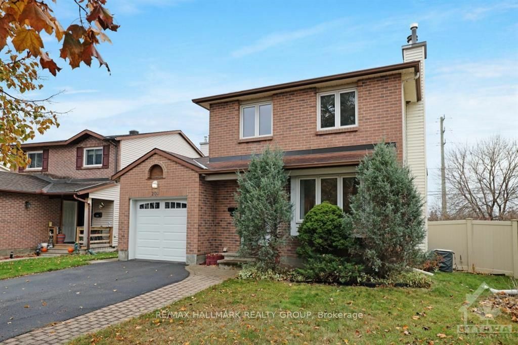 Property Photo:  207 Park Grove Dr  ON K1E 2S9 