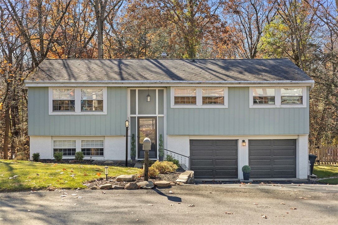 Property Photo:  3000 Vermeer Dr  PA 15101 