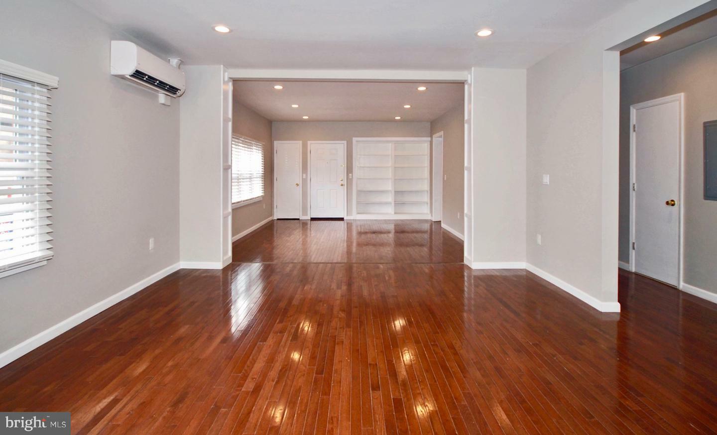 Property Photo:  325 Farnsworth Avenue 4  NJ 08505 