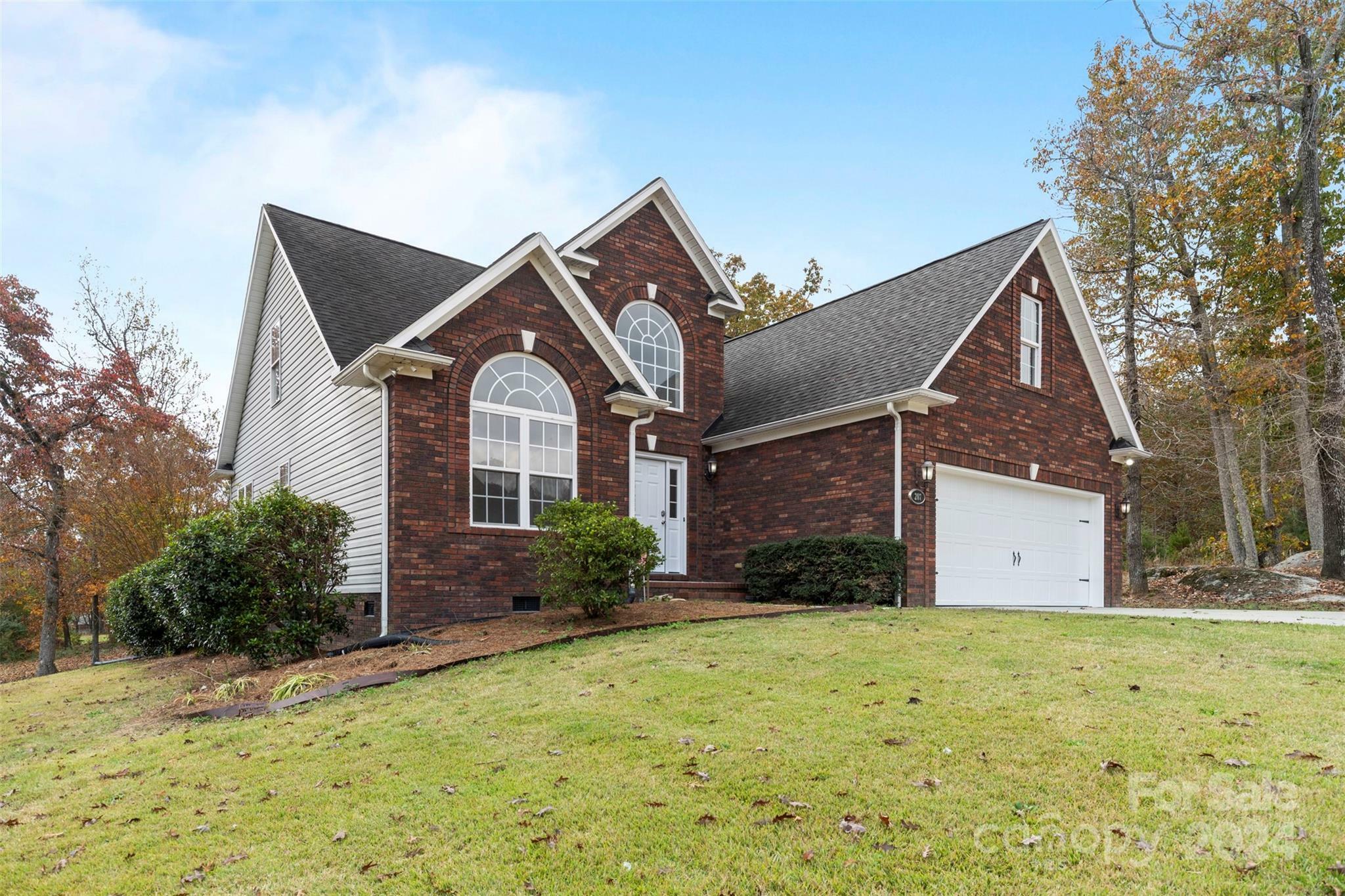 Property Photo:  207 Dunnbrook Drive  NC 28146 