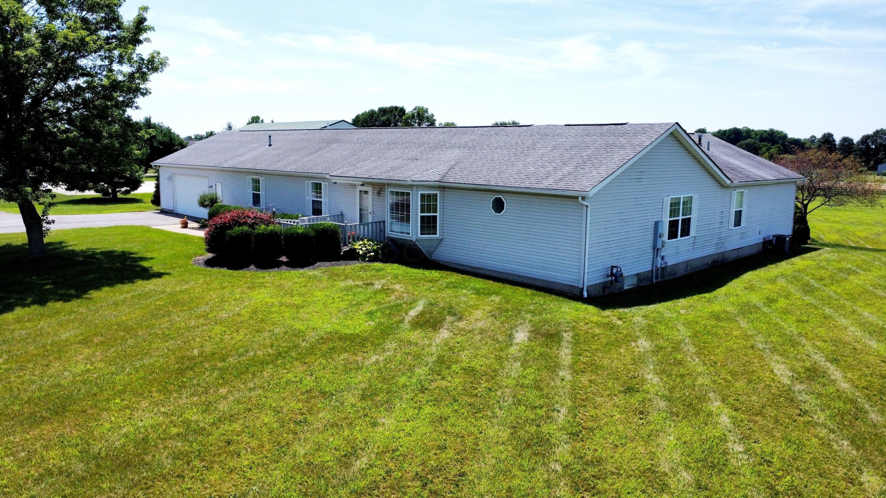 Property Photo: 1848 Alward SW Road OH 43062